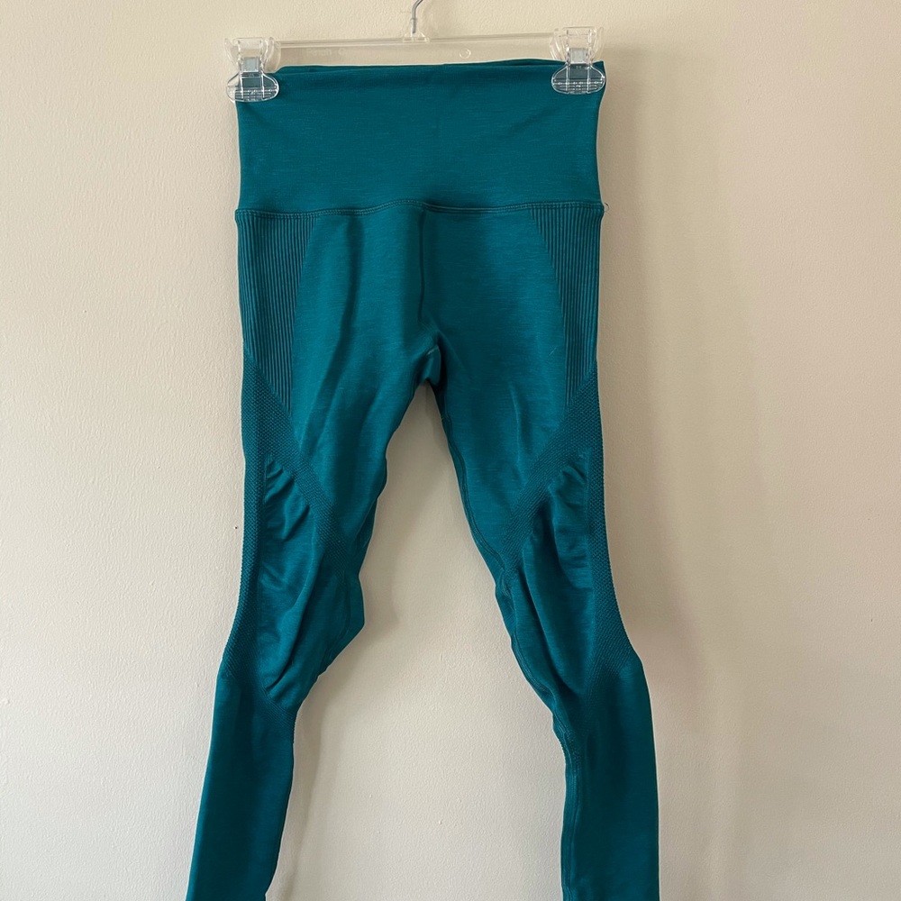 alphalete aero leggings